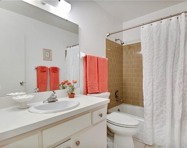 525 Parkdale - Photo Thumbnail 6