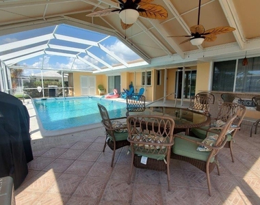 423 Matares Drive - Photo Thumbnail 18