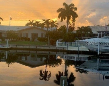 423 Matares Drive - Photo Thumbnail 23