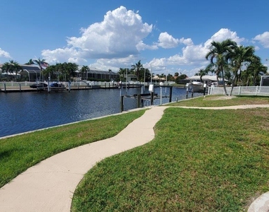 423 Matares Drive - Photo Thumbnail 19
