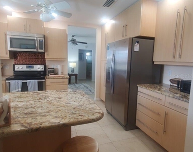 423 Matares Drive - Photo Thumbnail 6
