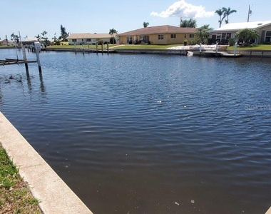 423 Matares Drive - Photo Thumbnail 2