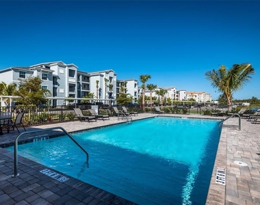 14051 Heritage Landing Boulevard - Photo Thumbnail 7