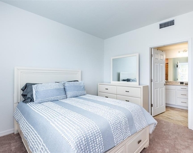 14051 Heritage Landing Boulevard - Photo Thumbnail 45