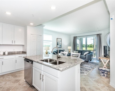 14051 Heritage Landing Boulevard - Photo Thumbnail 8