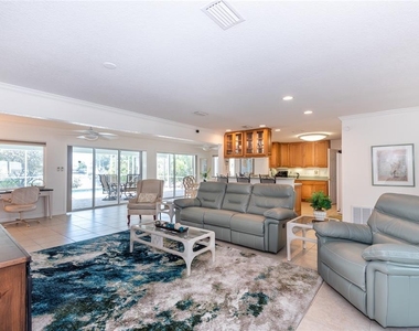 129 Cousley Drive Se - Photo Thumbnail 5