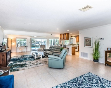 129 Cousley Drive Se - Photo Thumbnail 4