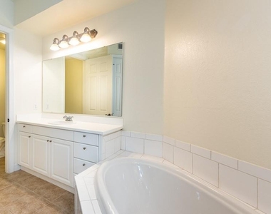 97 Vivante Boulevard - Photo Thumbnail 25