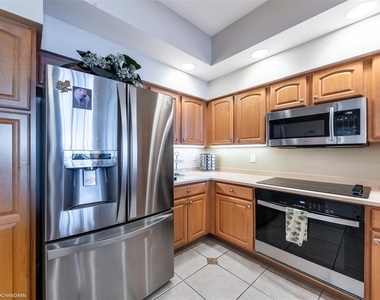 3313 Sunset Key Circle - Photo Thumbnail 8
