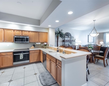 3313 Sunset Key Circle - Photo Thumbnail 6