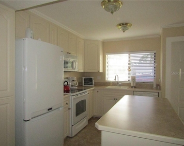 1211 Saxony Circle - Photo Thumbnail 2