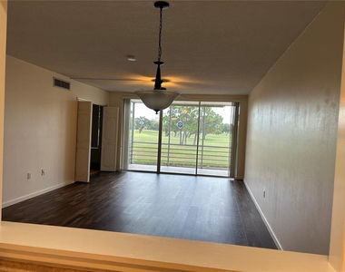 7461 W Country Club Drive N - Photo Thumbnail 5