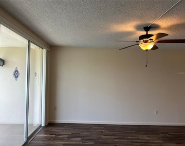 7461 W Country Club Drive N - Photo Thumbnail 9