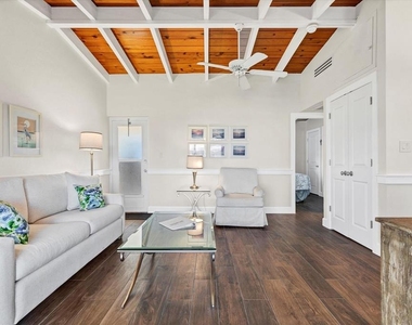 6006 Midnight Pass Road - Photo Thumbnail 7