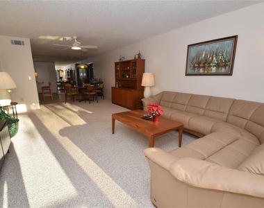 1633 Boathouse Circle - Photo Thumbnail 8