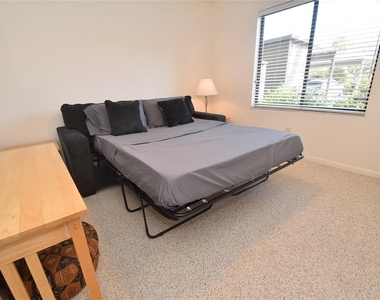 1633 Boathouse Circle - Photo Thumbnail 17