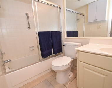 1633 Boathouse Circle - Photo Thumbnail 18