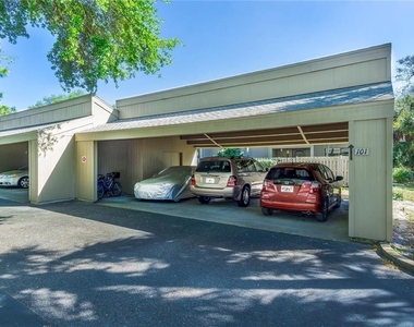 101 Woodland Place - Photo Thumbnail 32