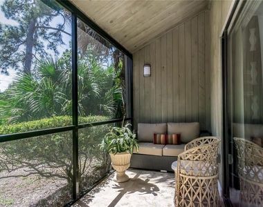 101 Woodland Place - Photo Thumbnail 16