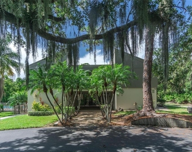101 Woodland Place - Photo Thumbnail 7