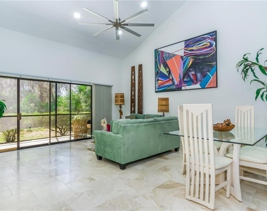 101 Woodland Place - Photo Thumbnail 15