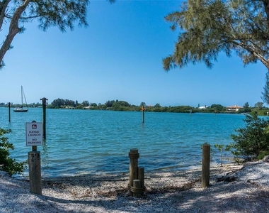 101 Woodland Place - Photo Thumbnail 4