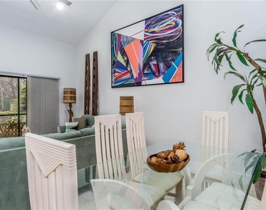 101 Woodland Place - Photo Thumbnail 18