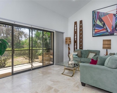 101 Woodland Place - Photo Thumbnail 21