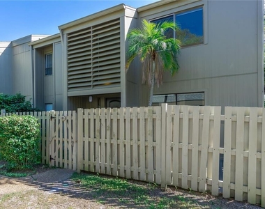 101 Woodland Place - Photo Thumbnail 25