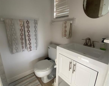 9200 Midnight Pass Road - Photo Thumbnail 12
