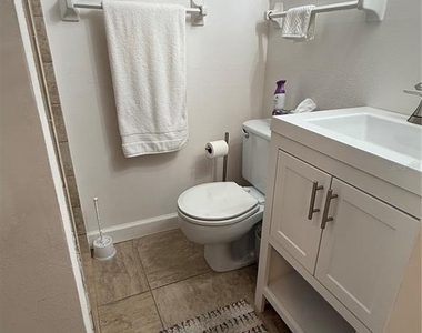 9200 Midnight Pass Road - Photo Thumbnail 6