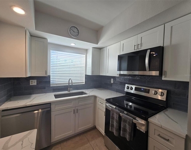 9200 Midnight Pass Road - Photo Thumbnail 24