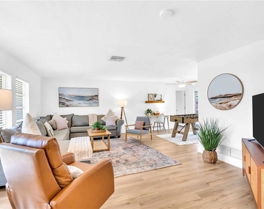 2921 Captiva Drive - Photo Thumbnail 3