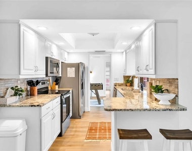 2921 Captiva Drive - Photo Thumbnail 16