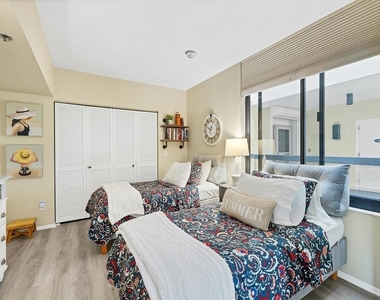 1930 Harbourside Drive - Photo Thumbnail 21