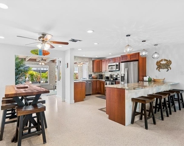 327 Avenida Milano - Photo Thumbnail 25