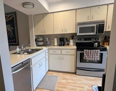 4570 Weybridge - Photo Thumbnail 1