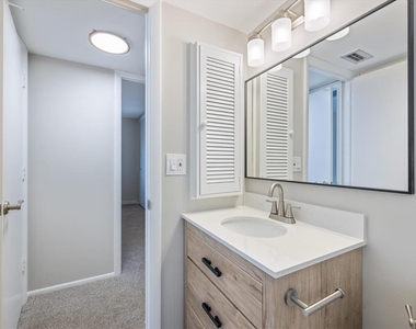 800 Benjamin Franklin Drive - Photo Thumbnail 19