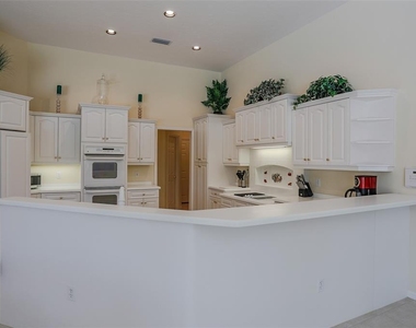 7005 Stanhope Place - Photo Thumbnail 13