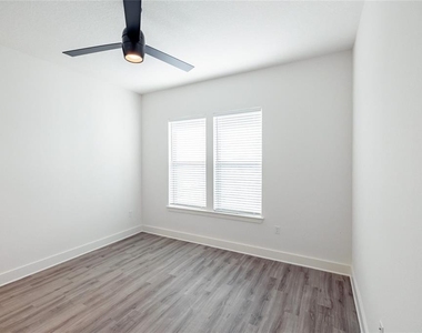 1420 Lakefront Drive - Photo Thumbnail 9