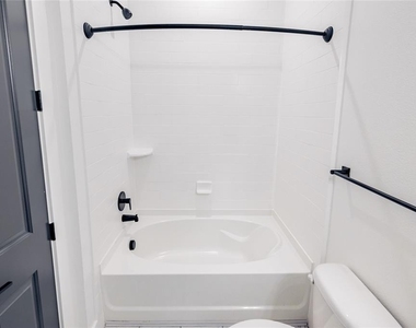 1420 Lakefront Drive - Photo Thumbnail 18