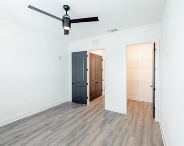 1420 Lakefront Drive - Photo Thumbnail 11