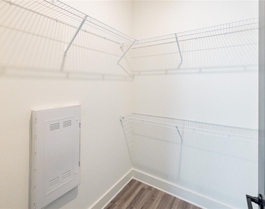 1420 Lakefront Drive - Photo Thumbnail 14