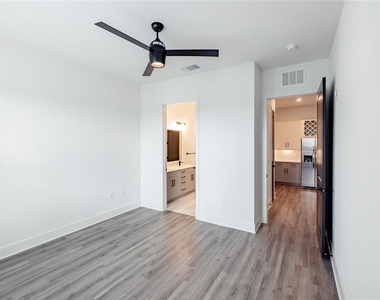 1420 Lakefront Drive - Photo Thumbnail 12