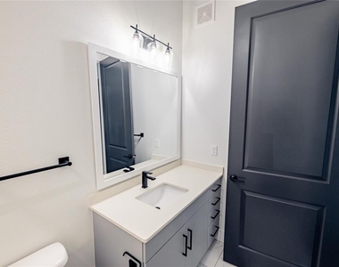 1420 Lakefront Drive - Photo Thumbnail 16