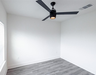1420 Lakefront Drive - Photo Thumbnail 13