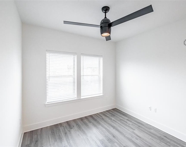 1420 Lakefront Drive - Photo Thumbnail 11