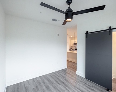 1420 Lakefront Drive - Photo Thumbnail 14