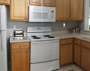 5001 Baraldi Circle - Photo Thumbnail 7