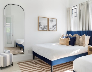 1412 Leland Way - Photo Thumbnail 4